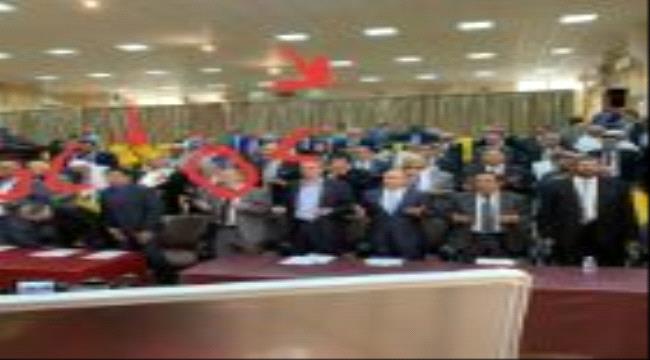 بماذا علق بن فريد على جلسة انعقاد البرلمان بسيئون؟