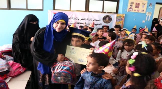 دائرة المرأة و الطفل تشارك أطفال روضة معين حفل تخرجهم