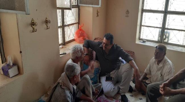 رئيس انتقالي لحج يزور عضو الجمعية الوطنية عبدالكريم النامس ويتطمن على صحته