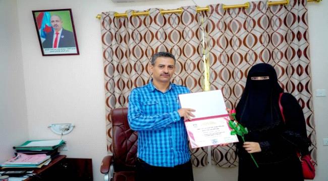 طلاب قسم الأحياء بكلية التربية يكرمون قيادة #المجلس_الانتـقالي الجنوبي