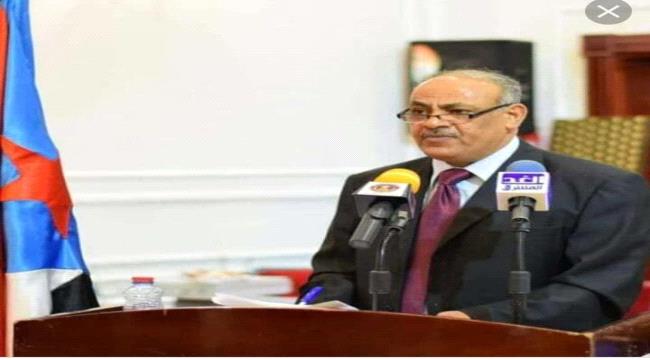 رئيس انتقالي #حضـرموت يصدر بلاغا صحفيا حول رفع العلم #اليـمني في سارية استعراض عسكري بالمكلا