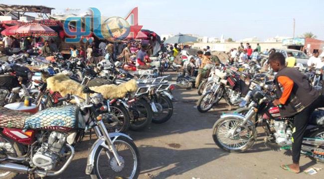 الدراجات النارية بعدن.. مخالفات بالجملة وظاهرة تزعج المـواطنين