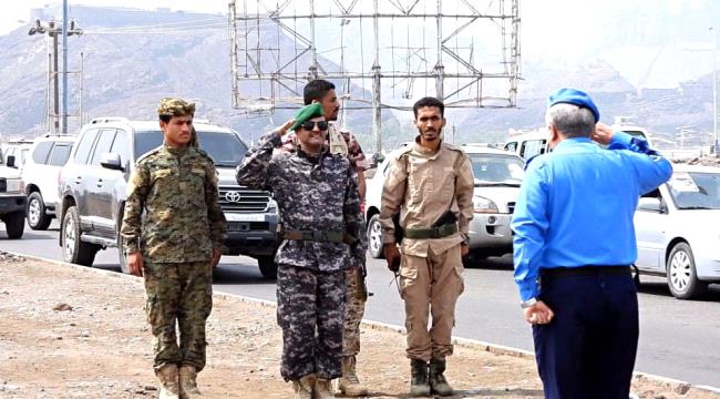 مدير #أمن_عـدن يدشن حملة منع حمل السلاح وضبط السيارات غير المرقمة ب#العاصمة_عـدن