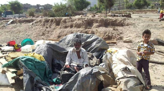 مليشيا حزب الاصلاح الارهابي تهجر مئات الاسر النازحة ب#تعـز