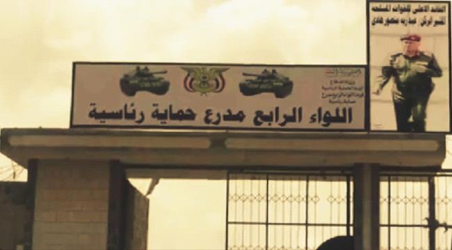 منتقدا حزب الاصلاح..روائي سعودي:أي حرس رئاسي والرئيس ليس في داخل #اليـمن؟