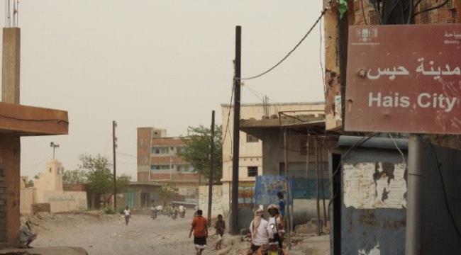 قناص حوثي يصيب امرأة مُسنة برصاصة في حيس