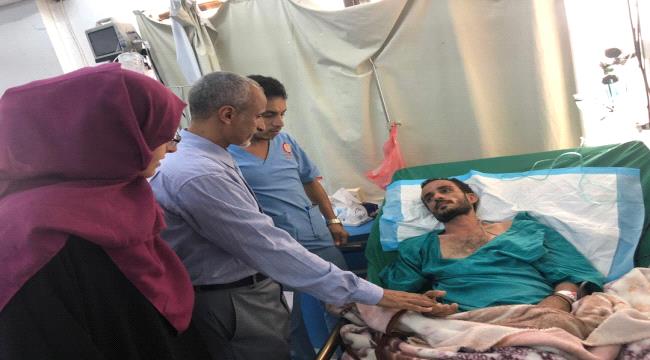  الدكتور الشبحي  وعدد من الاطباء يطمئنون على أوضاع جرحى أحداث عـدن في  عدد من مستشفيات العاصمة