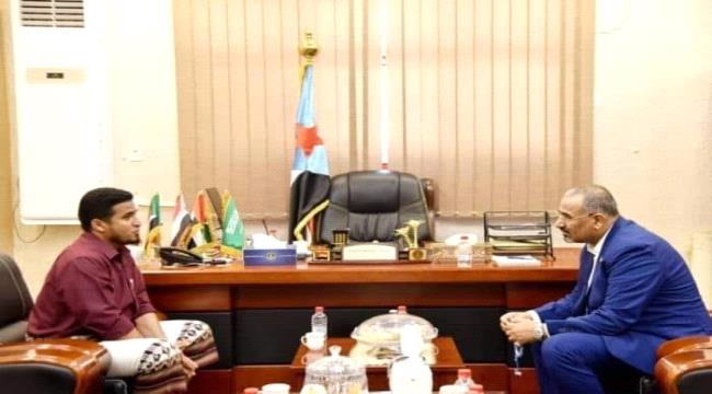 الرئيس الزُبيدي يطالب الحزام الأمني في القطاع الغربي بالحفاظ على الجاهزية القتالية