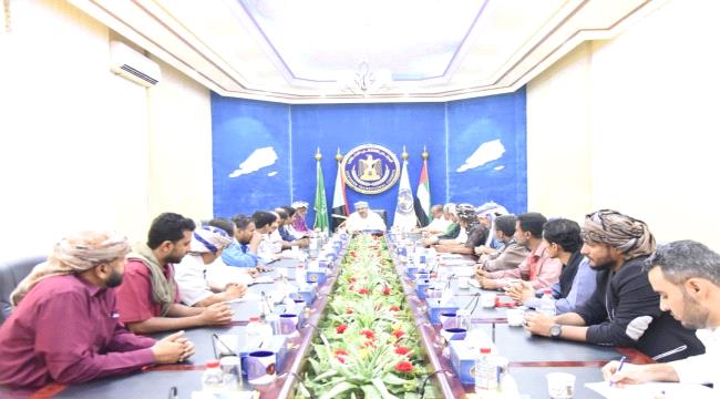 الرئيس الزبيدي يطلع على عراقيل اطلاق سراح المعتقلين في أحداث عدن الأخيرة 