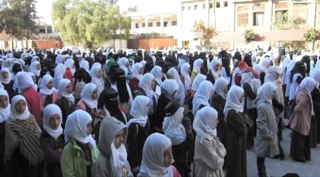 الحوثيون يفتحون باب التجنيد العسكري لطالبات مدارس صنعاء