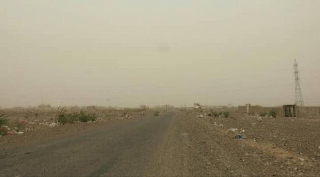 مدفعية الحوثي تقصف الأهالي بحيس