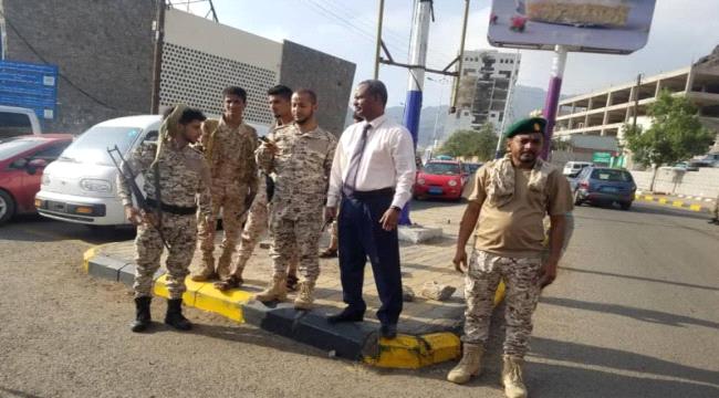 حملة امنية شاملة في كريتر لتنظيم الأسواق ونقل الفرشات وفرزات الاجره وتوقيف السيارات المخالفة