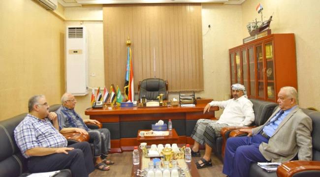   الرئيس الزُبيدي يناقش مع رئيس تحرير صحيفة "الأيام" كسر الحصار المفروض على الإعلام الجنوبي