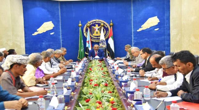 الرئيس الزبيدي يثمن صمود قبائل ابين ومقاومتها بوجه المخططات الاخوانية الارهابية