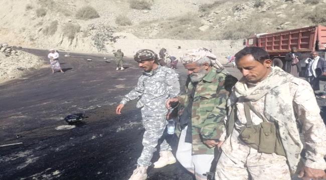 يافع.. قيادات الحزام  يزورون فريق العمل بمشروع صيانة طريق العسكرية يافع ويقدمون الشكر للجنة الأهلية