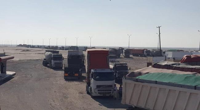 لليوم الثاني .. اهالي الاسرى المحتجزون في سجون الاخوان بشبوة يقطعون طريق عدن ابين شبوة 