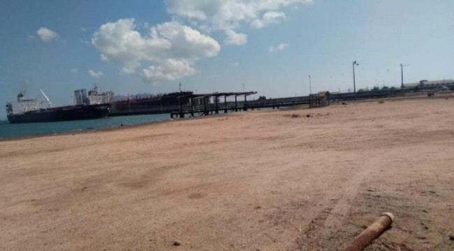 عدن.. افراغ 15 ألف طن مازوت مخصصة للكهرباء 
