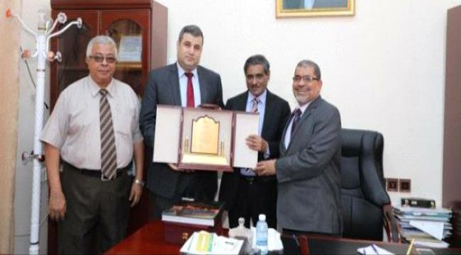 البحسني يبحث تعزيز التواصل الأكاديمي مع الجامعات الروسية