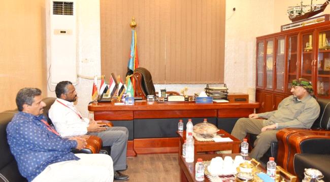 الرئيس الزُبيدي يلتقي منسق منظمة أطباء بلا حدود في العاصمة عدن
