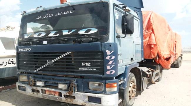 عدن.. ضبط شاحنة تحمل كمية كبيرة من السماد المُهرب 
