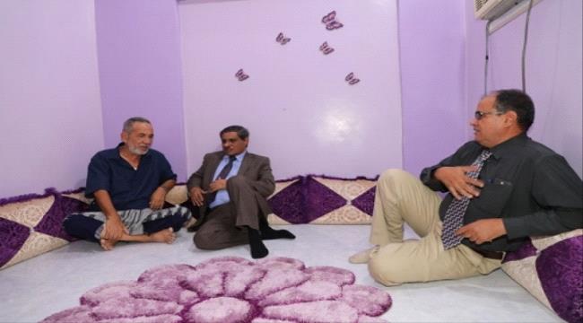 البحسني يزور أسرة شهيد الهبة الشعبية الحضرمية الشهيد عمر بازنبور