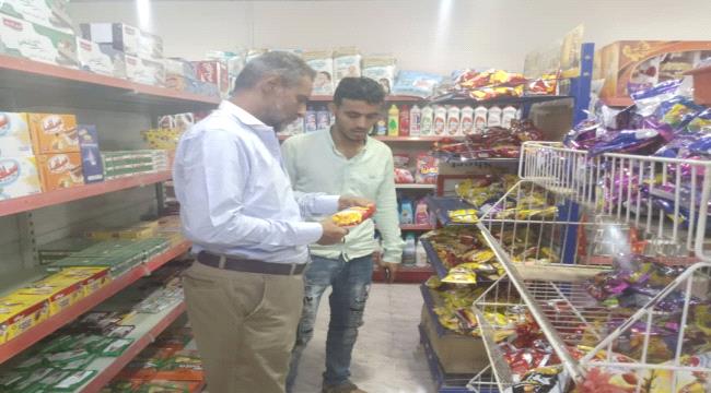 تواصل أعمال حملة الرقابة وضبط أسعار المواد الغذائية وأوزان خبز القوالب  الروتي بالبريقة