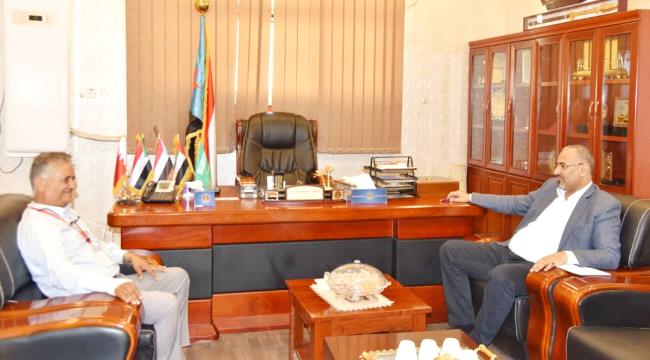 الرئيس القائد عيدروس الزُبيدي يلتقي مدير عام هيئة الآثار بمحافظة الضالع
