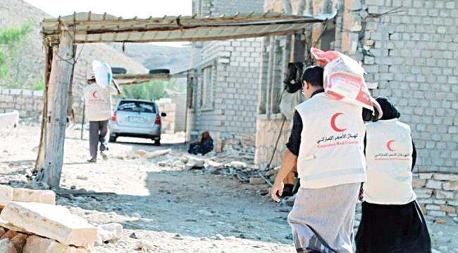 الامارات تسير قافلة مساعدات غذائية للاسر الفقيرة في حضرموت