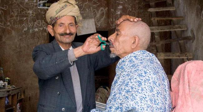 على نهج داعش..مليشيا الحوثي تفرض أشكال محددة من قَصّات الشعر الرجالية وتحذر المخالفين