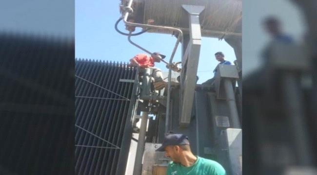 عدن.. طواقم هندسية لصيانة محطة كهرباء بير فضل 