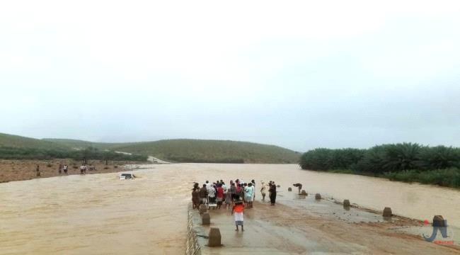 بسبب سيول الامطار .. فقدان اثنين من أبناء سقطرى