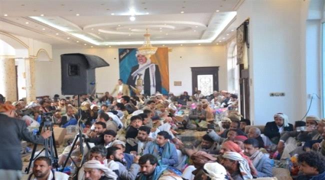 قيادات حوثية تشارك في فعالية تأبين القيادي الإخواني عبدالله بن حسين الأحمر 