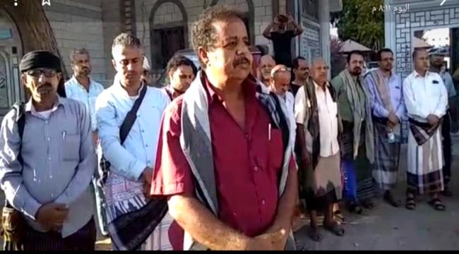 في لقاء يجسد مبدى التسامح الجنوبي .. أولياء دم الشهيد العمري  يعفون عن المتسبب بقتل ولدهم  