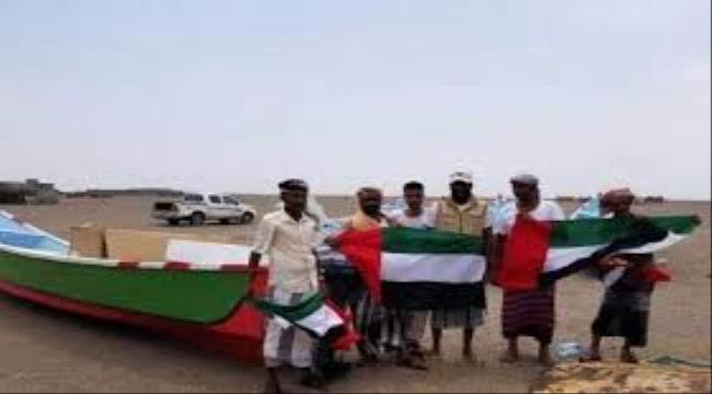 الامارات توزع 5 قوارب صيد لأبناء جزيرة ميون