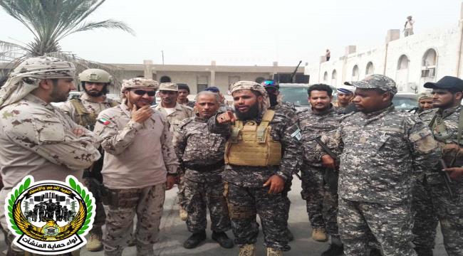 قائد قوات #التحـالف_العربي بعدن يزور معسكر لواء حماية المنشآت 