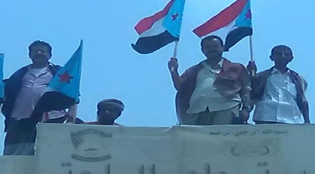 تدشين رفع «العلم الجنوبي » فوق المرافق الحكومية في مديرية طور الباحة 