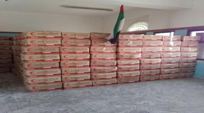 وزيع السلل الغذائية على الأسر الفقيرة في الملاح بردفان 
