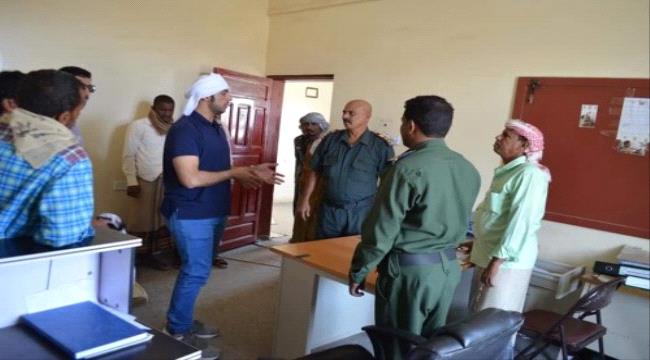 خليفة الإنسانية تطلع على احتياجات مكتب عمليات شرطة سقطرى
