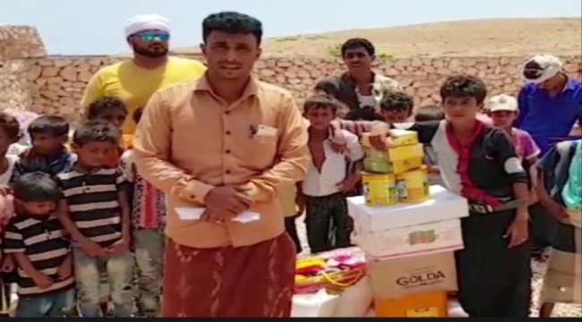 بدعم إماراتي..قافلة إغاثية تصل إلى أهالي رأس قطينان بسقطرى