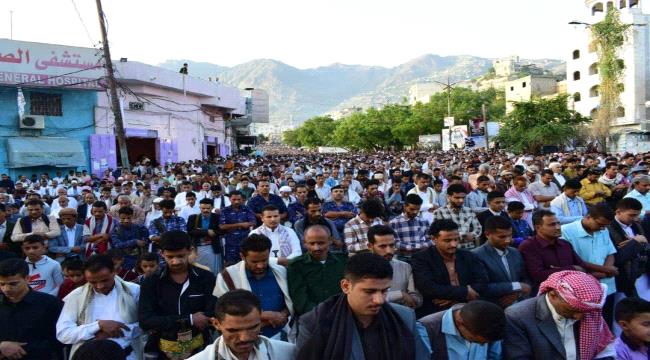 ابناء الشمال يتحدون مليشيا #الحـوثي ويفطرون الثلاثاء ويقيمون صلاة العيد