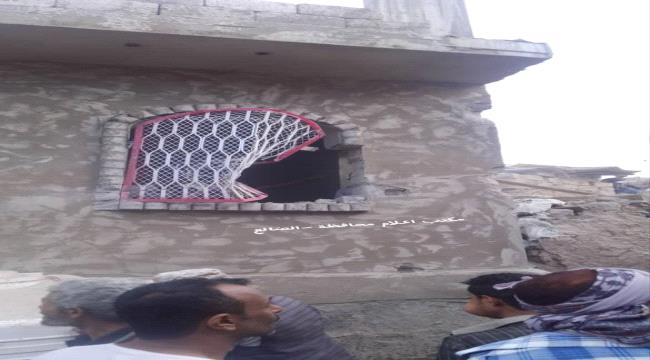 إصابة طفلين وتضرر منزلين وسط مدينة قعطبة في قصف صاروخي للمليشيات #الحـوثية على #الضـالع