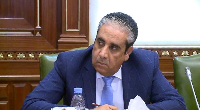 مخافظ البنك المركزي يهدد بتقديم استقالته .. ويتهم الاخوان بعرقلة جهوده .