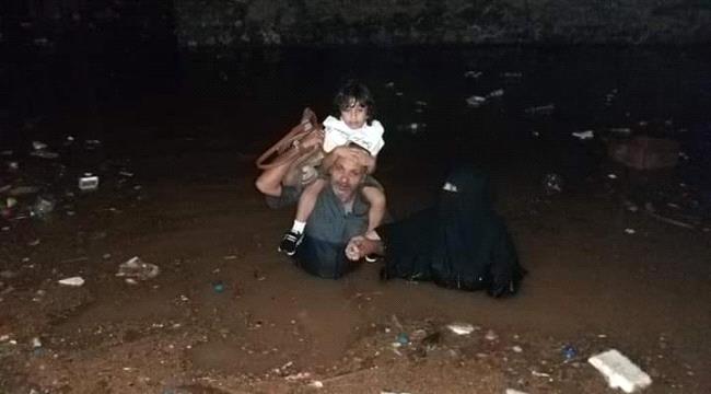 الامن يخلي كورنيش خور مكسر من مرتاديه ( تحذير )