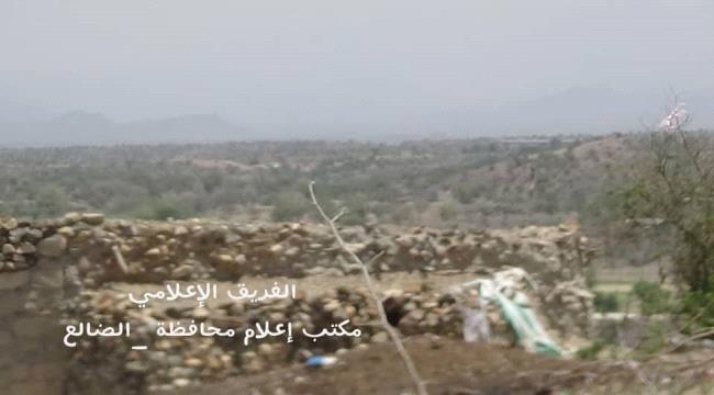 عاجل : مليشيات الحـوثي تقصف منازل المواطنين في حجر بقذائف الهون