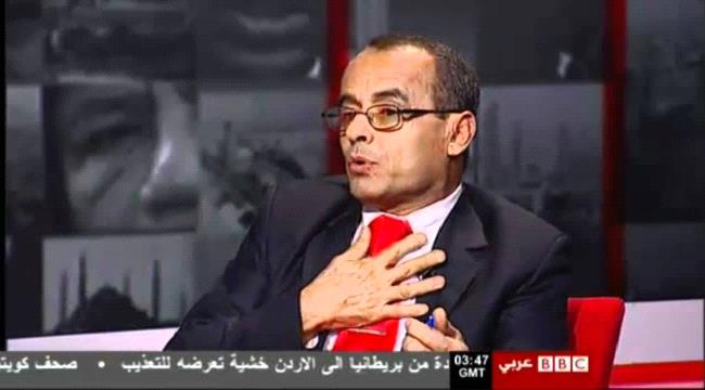 قيادي بالانتقالي لصحيفة بريطانية :  خلافنا مع الشرعية ويتعلق بمستقبل العلاقة بين الشمال والجنوب