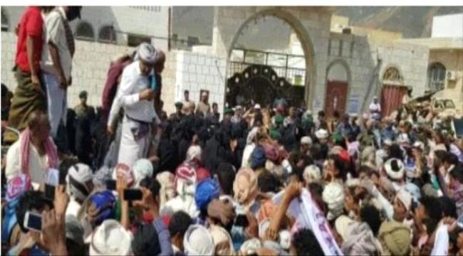 تعليقا على احتجاجات سقطرى..اكاديمي جنوبي:الكلمة لن تكون إلا لأهل الجنوب في أرضهم