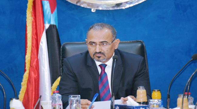 الرئيس الزُبيدي يُعزي مدرم السقلدي في وفاة والده