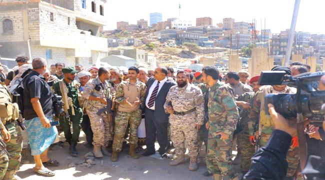 بدعم من الأهالي تدشين المرحلة الثانية من مشروع طريق اليزيدي - جبل لمطور- رباط السنيدي