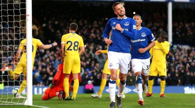إيفرتون يصعق تشيلسي ويحرمه الصعود للمركز الرابع