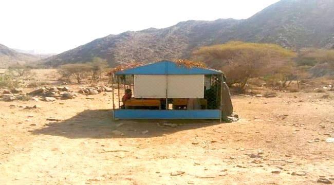 يمنيون يلجؤون إلى "قفص دجاج" لتدريس أبنائهم